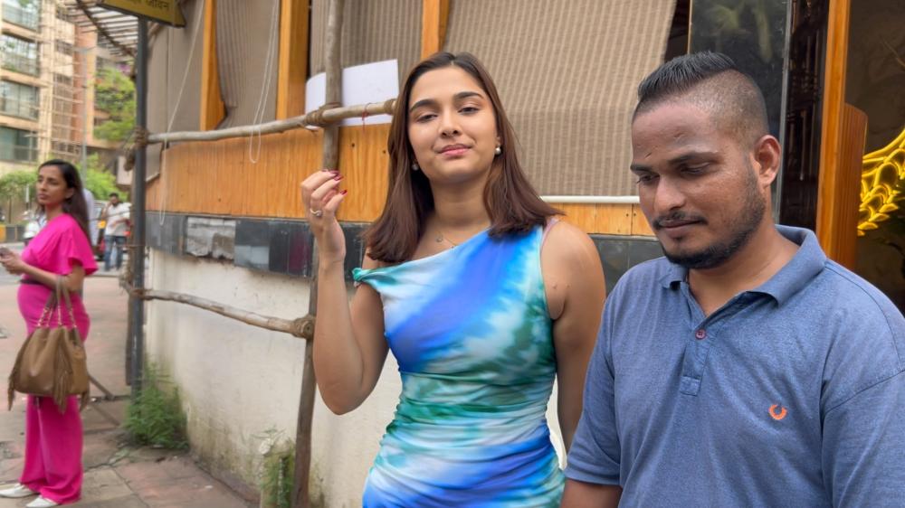 saiee-m-manjrekar-was-spotted-in-juhu-looking-stunning-as-she-stepped-out-in-style